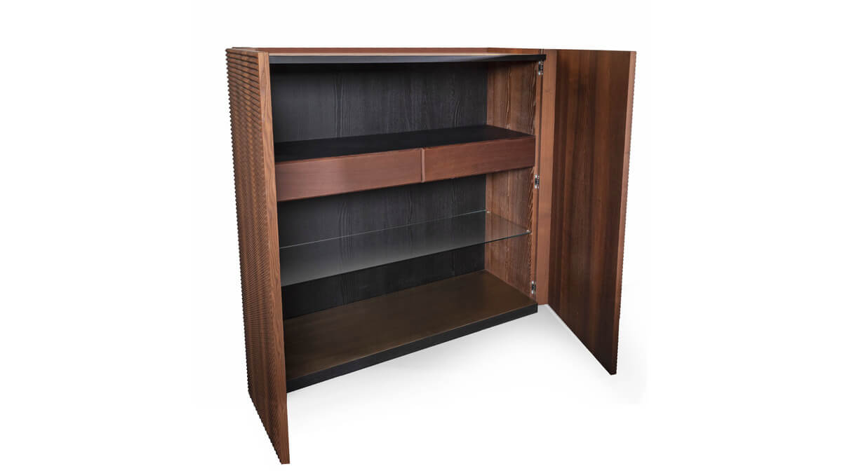 Madia Termotrattato marrone aperto con ripiani in vetro / Open Brown Thermotreated Sideboard with Glass Shelves