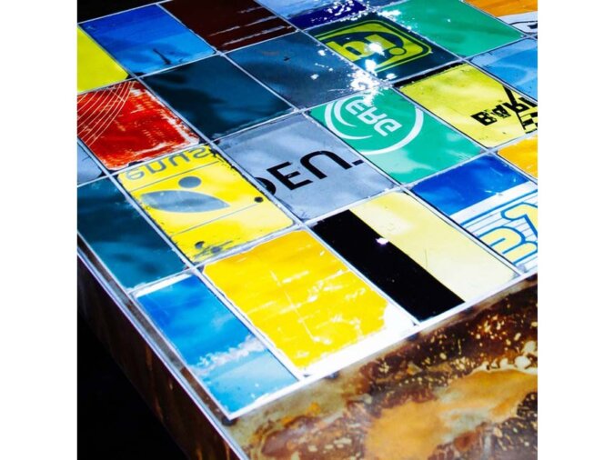 Dettagli colorati Easytable Tavolo in lamiera di bidone.