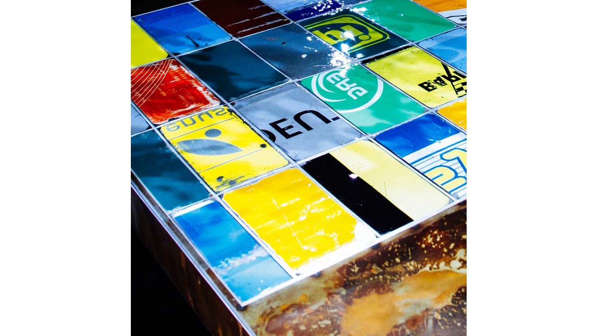 Dettagli colorati Easytable Tavolo in lamiera di bidone.