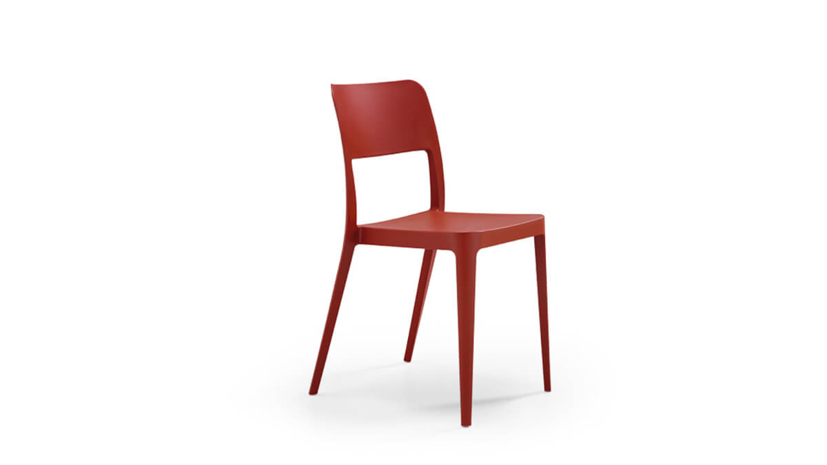 Sedia Nenè rossa in plastica.