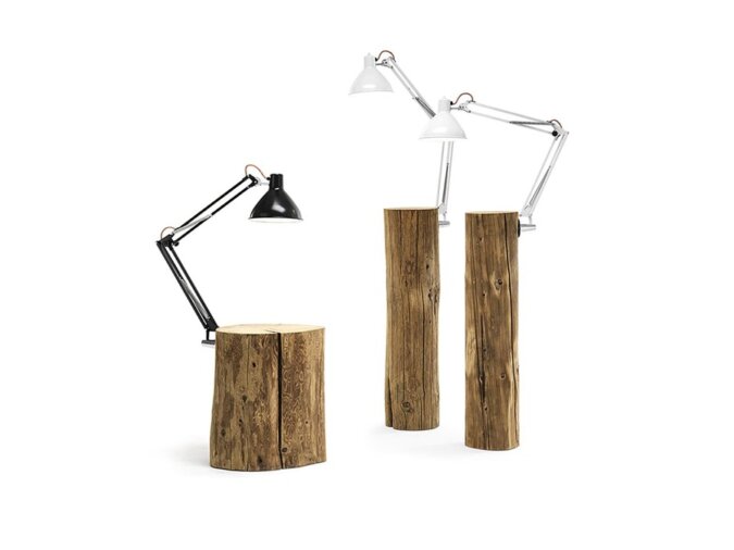 Piantama Lampade in finitura nero e bianca con tavolini in legno uniti.